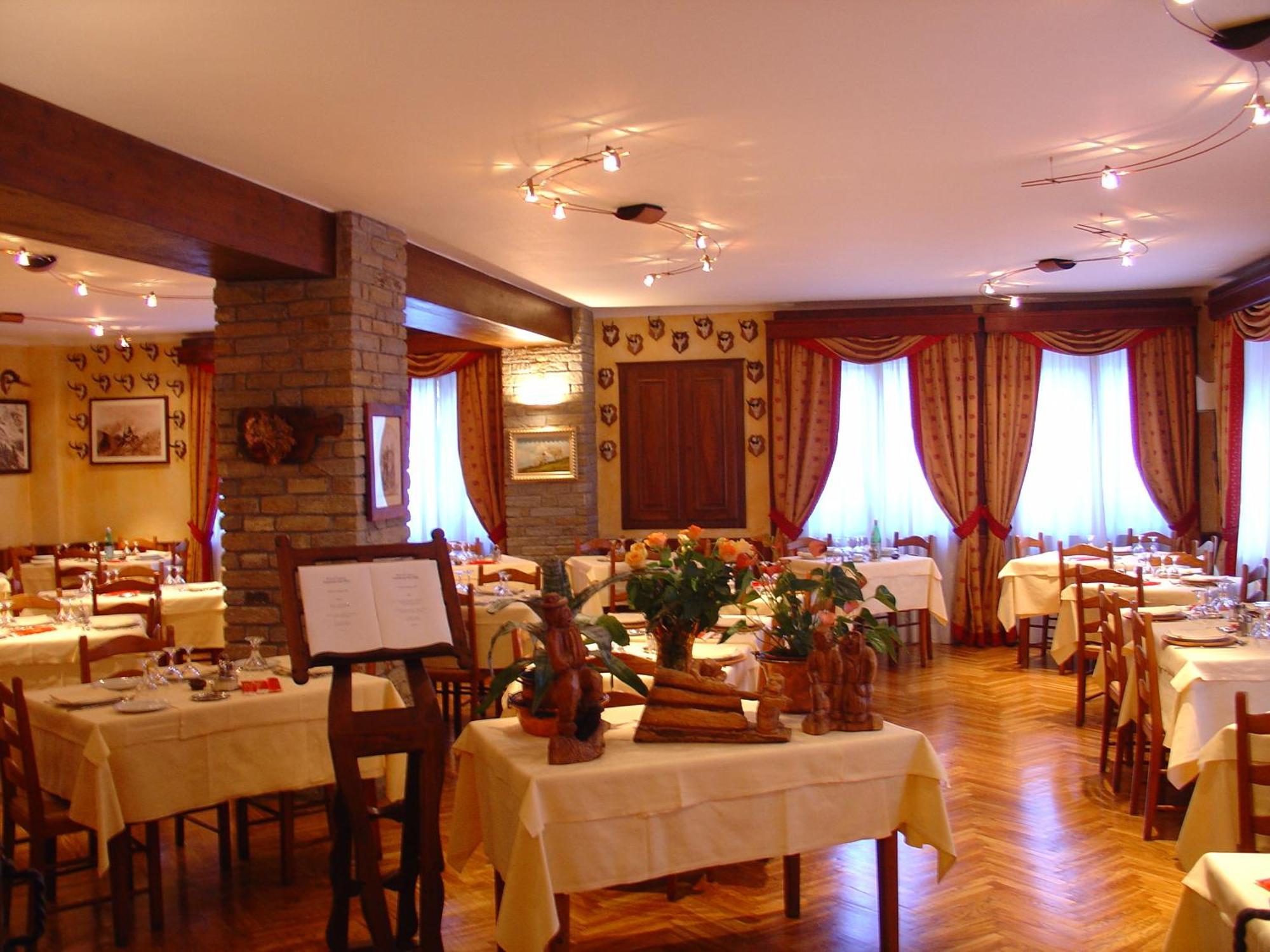 Hotel Dei Camosci Courmayeur Esterno foto