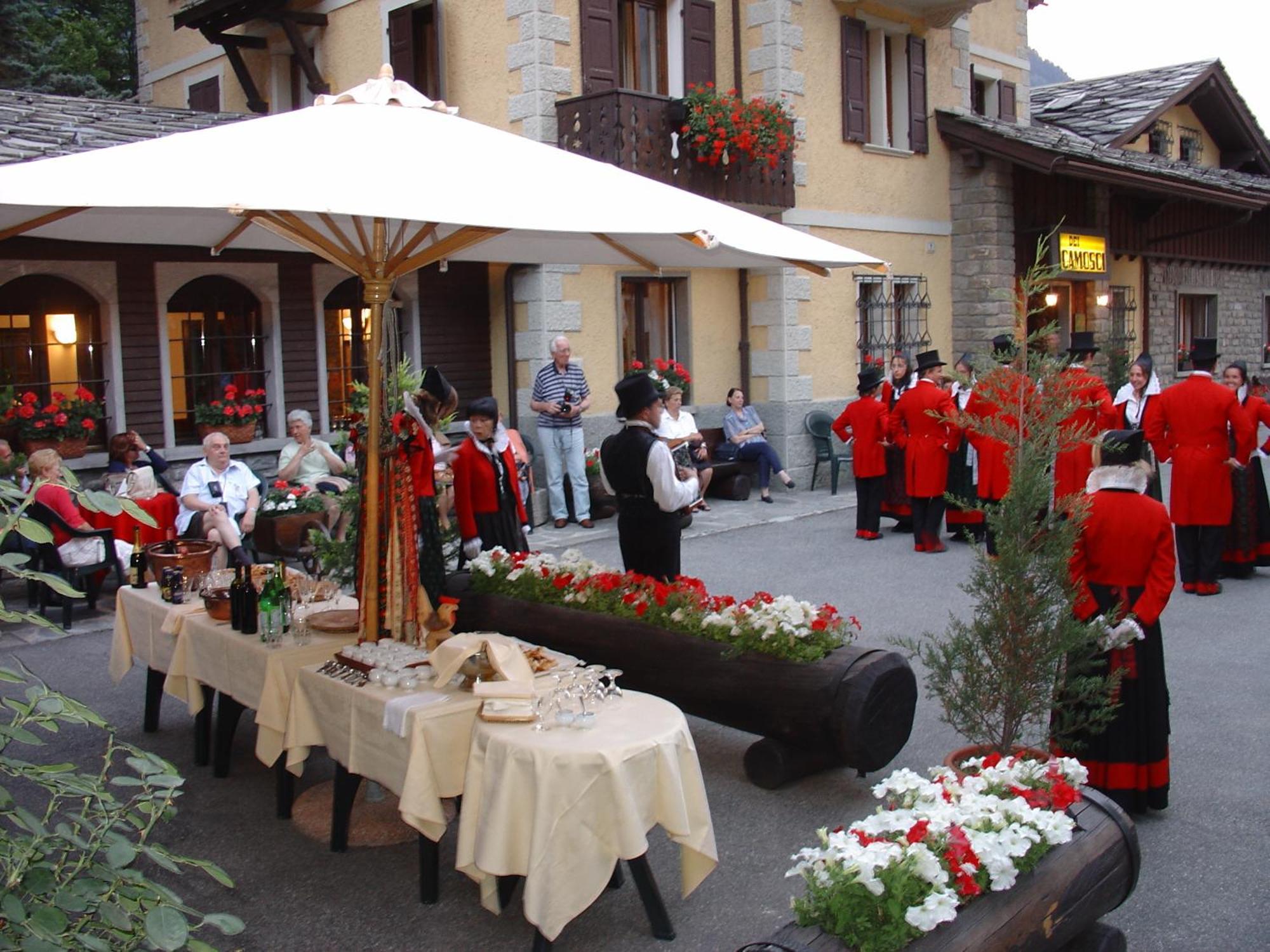 Hotel Dei Camosci Courmayeur Esterno foto