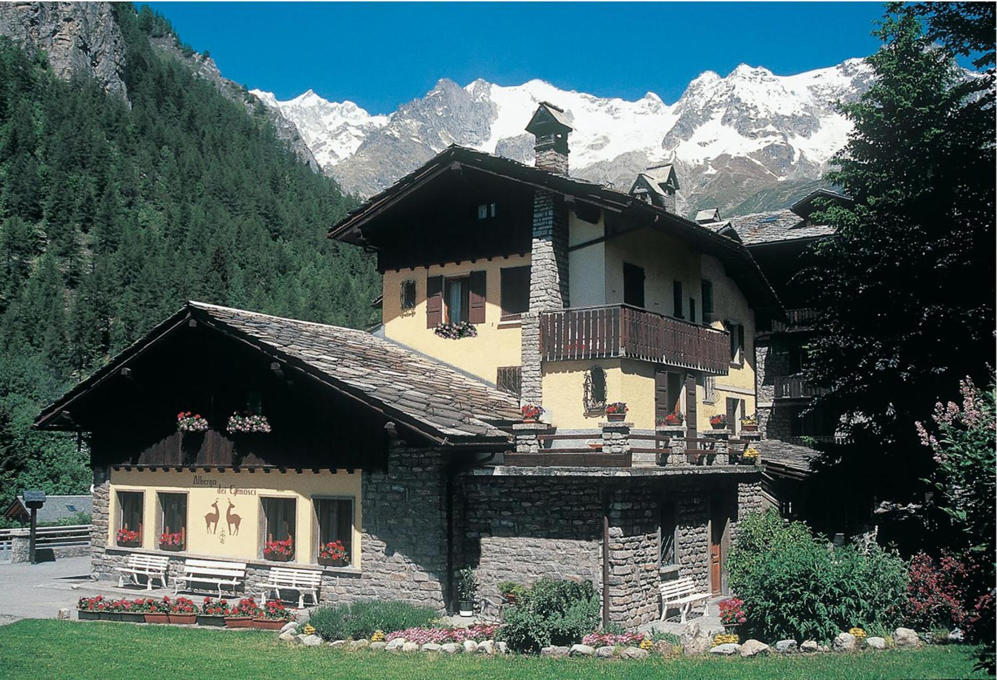Hotel Dei Camosci Courmayeur Esterno foto